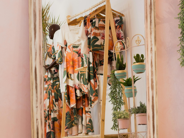 Want to know how to display your summer-themed products the right way? Read more here at S-Cube Fixtures for all your retail tips and tricks!